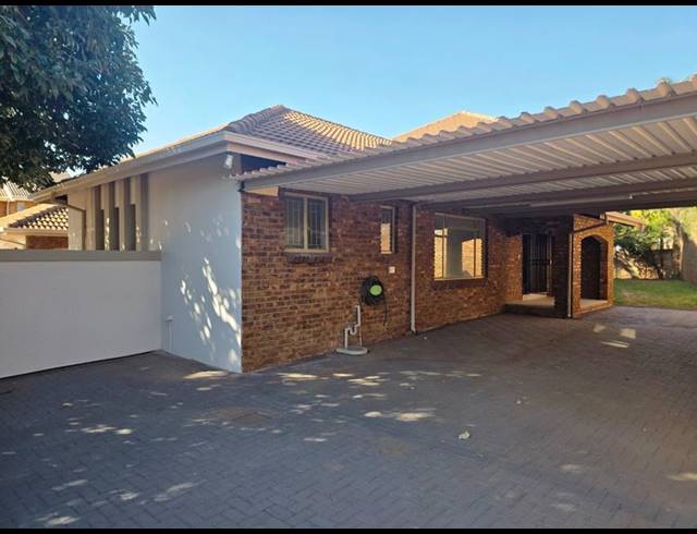 6 BEDROOM HOUSE FOR SALE IN WONDERBOOM